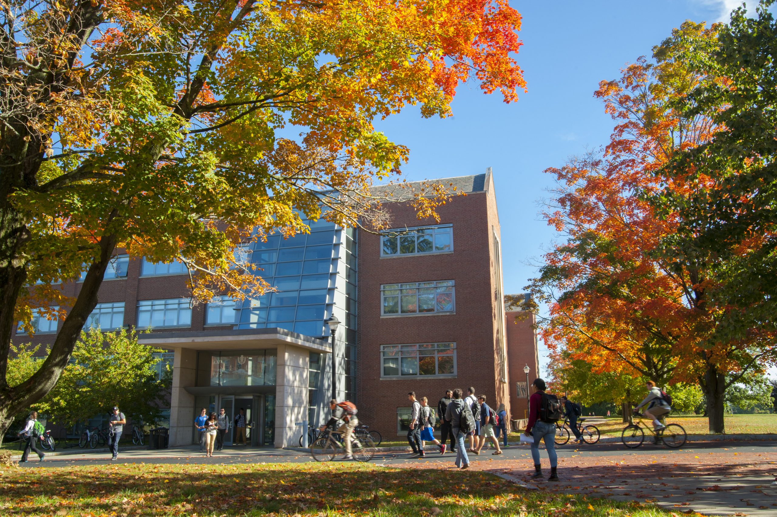 Students walking outside of the Austin Building (CLAS) on a fall day onSept. 26, 2014. (Sean Flynn/UConn Photo)